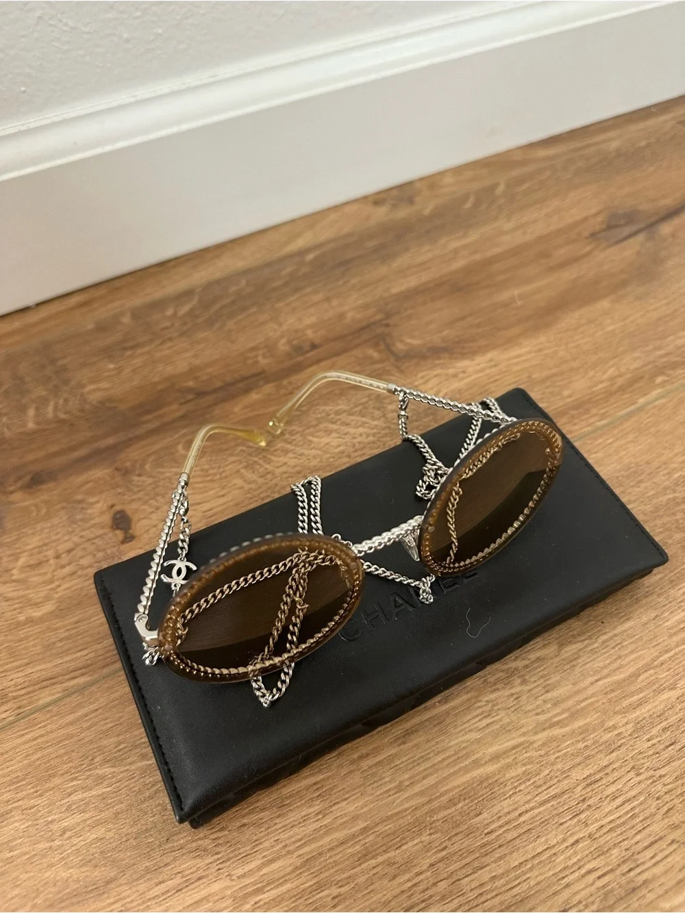 CHANEL Round Silver Chain Trim Sunglasses with Removable Chain Interlocking CC